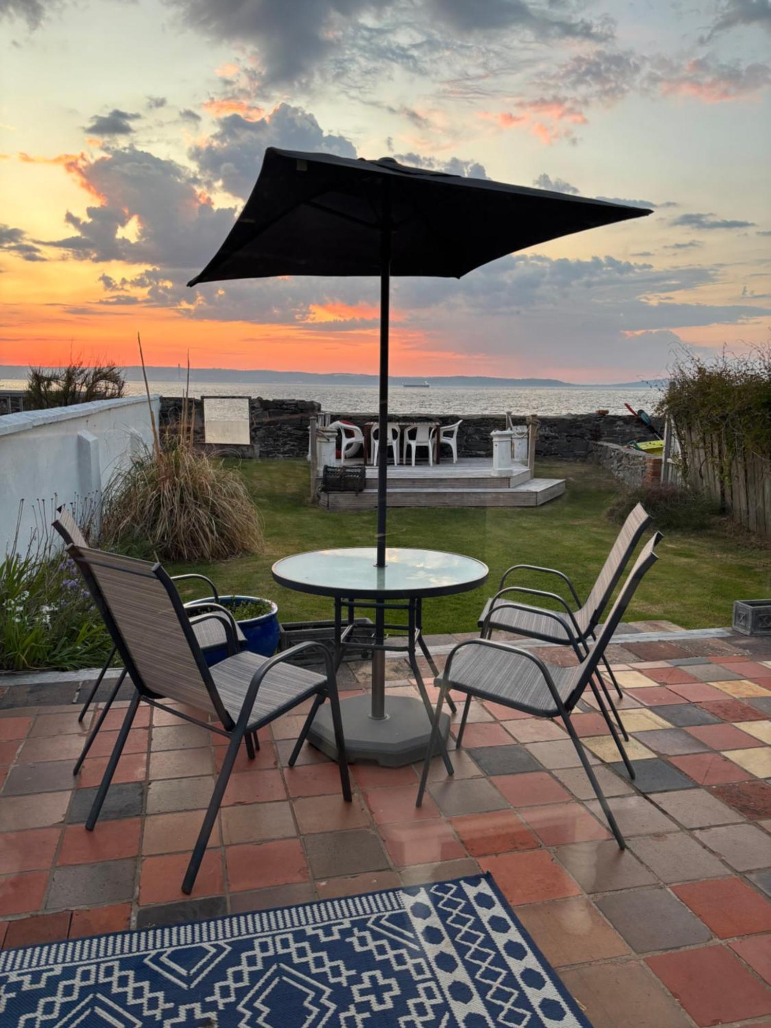 Splash Cottage Beach House With Sea Lapping Garden Бангор Экстерьер фото
